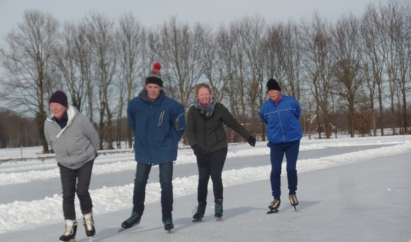 Sommige leden van IJsclub Ruurlo kwamen dagelijks schaatsen. Foto: Jan Hendriksen. 