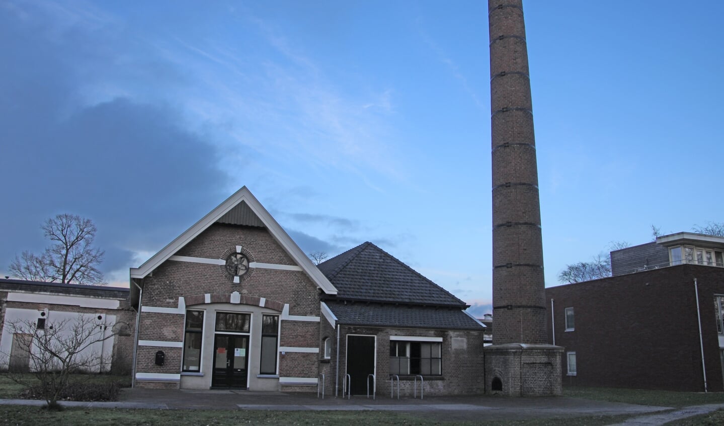 De schoorsteen van de voormalige textielfabriek is bewaard gebleven. Foto: Lydia ter Welle