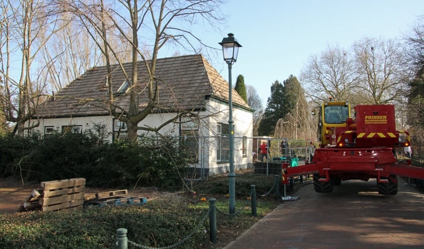 De voormalige beheerderswoning bij de Algemene Begraafplaats wordt gesloopt. Foto: Lydia ter Welle