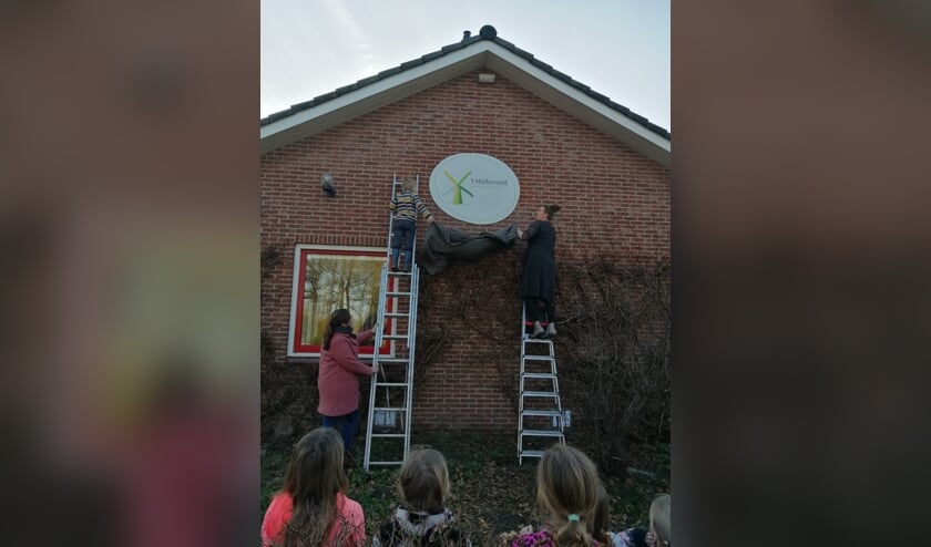 Het logo wordt onthuld. Foto: PR