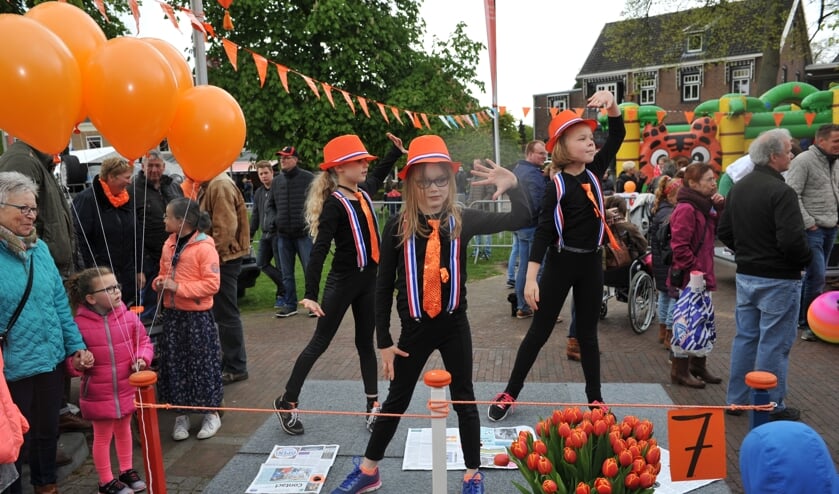 <p>Het hoogtepunt van de middagactiviteiten tijdens Koningsdag 2017 in Vorden was wel de Living Statues door de kinderen. Hopelijk kan dat volgend jaar weer in Vorden. Foto: Achterhoekfoto.nl</p>