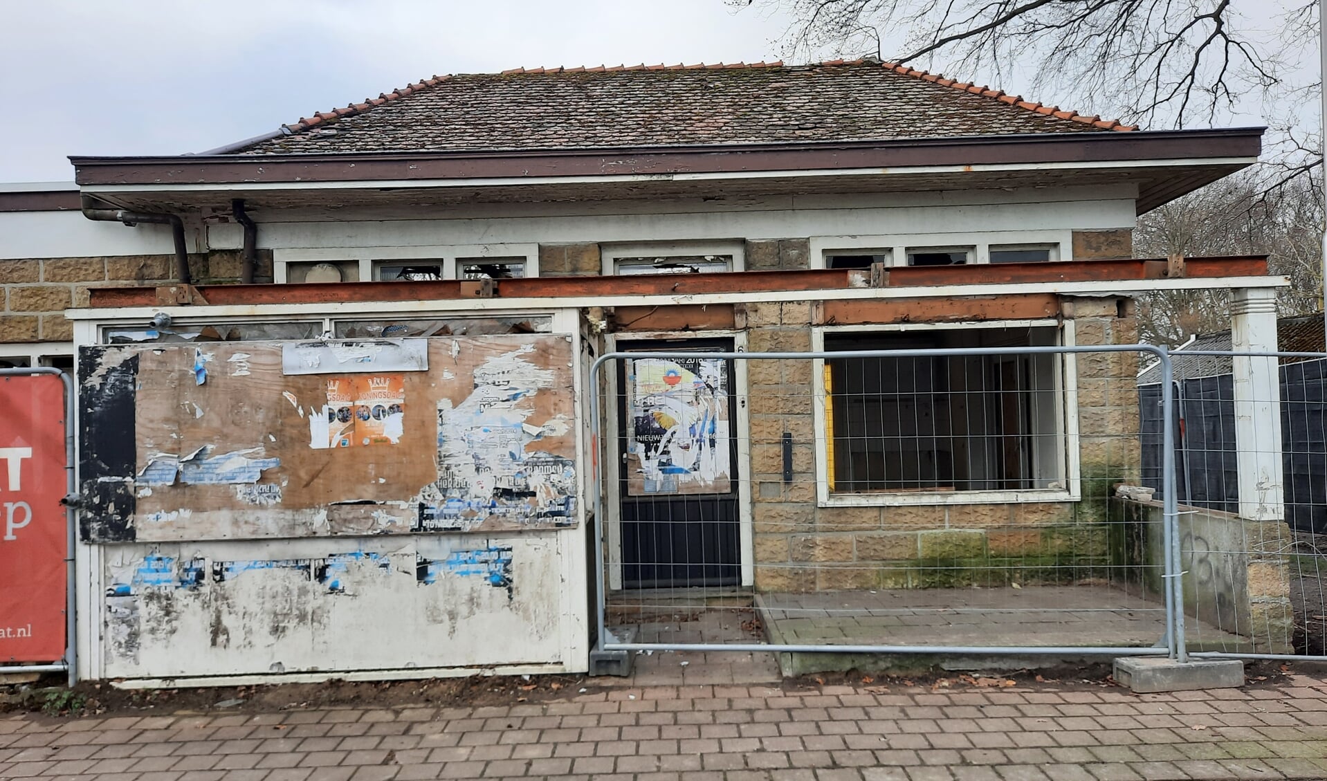 Buurtbewoners zien de verbouw van het oude pand niet zitten, zegt Tonnie Klein Gunnewiek. Foto: Kyra Broshuis