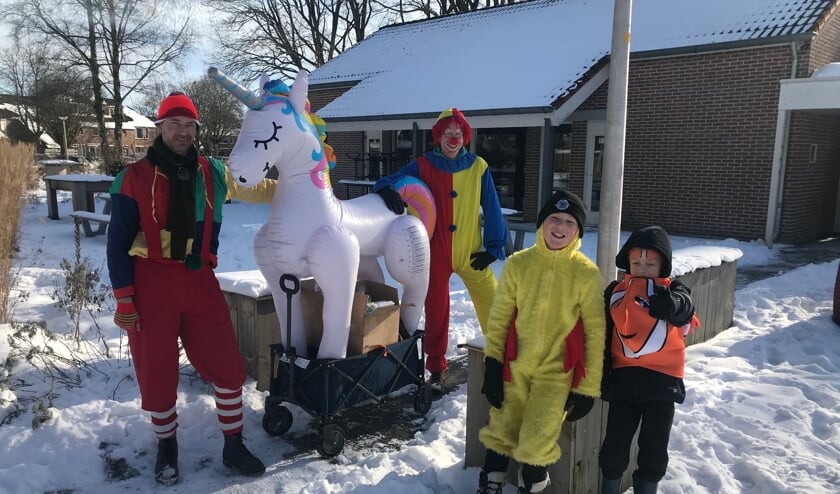 <p>De clowns zijn klaar voor hun wensenvervultocht. Foto: Barbara Pavinati </p>