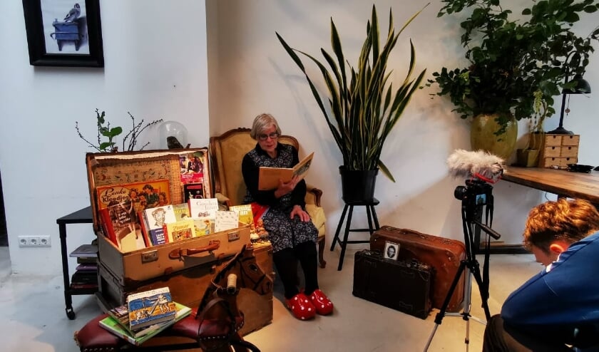 Annie Bultman leest voor. Foto: PR