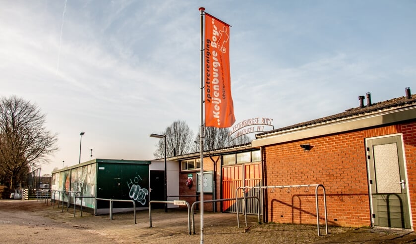 <p>De huidige accommodatie van Keijenburgse Boys, waar het nieuwe multifunctionele sportcomplex zal worden gerealiseerd. Foto: Liesbeth Spaansen</p>