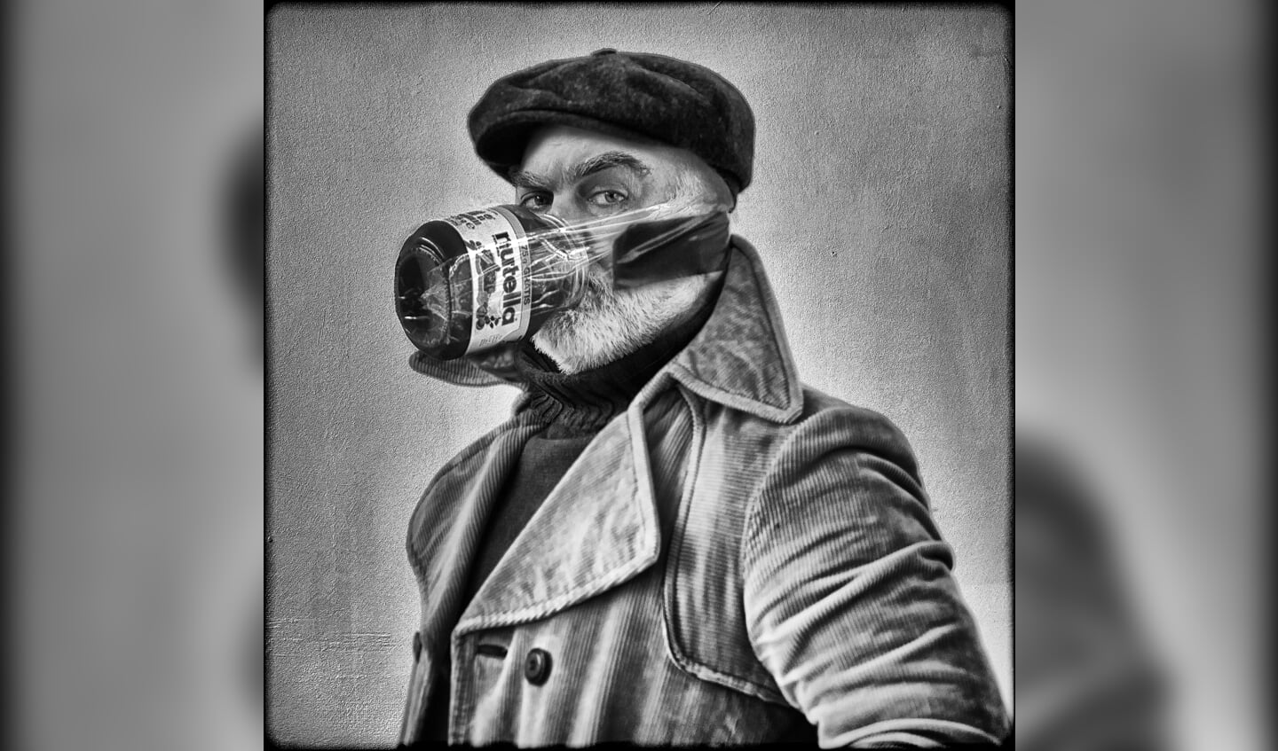 Een zelfportret met masker. Foto: Gregory Herpe 