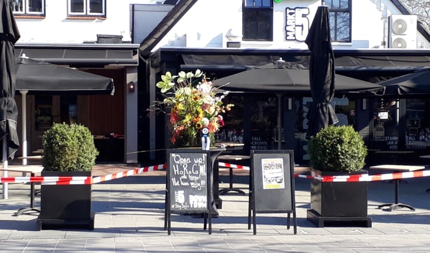 De Lichtenvoordse horeca voert actie om de terrassen weer te mogen openen. Foto: Annekée Cuppers