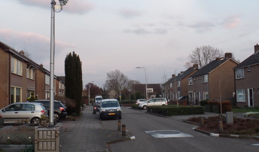 <p>Voor het verkeersonderzoek in Ruurlo is onder meer een camera geplaatst aan de Garvelinkkampweg. Foto: Jan Hendriksen </p>