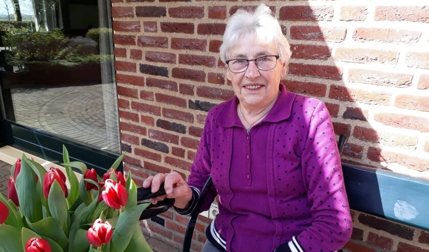 <p>Mevrouw Joke Wiegman-Kets viert haar 60-jarig jubileum bij Mozaïek. Foto: Ria Regelink</p>