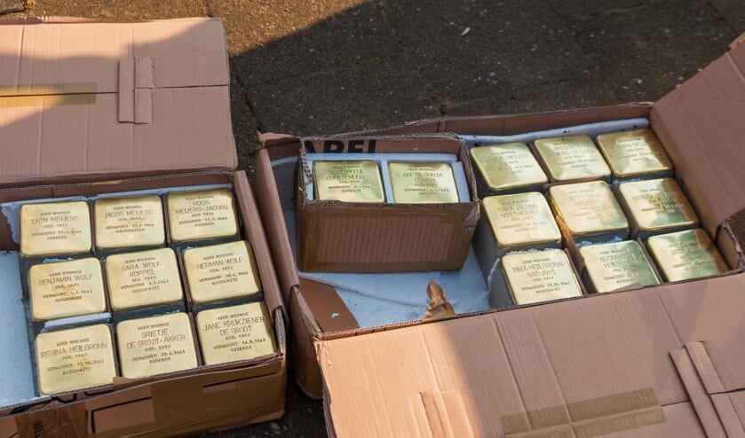 De 20 Stolpersteine die in 2021 werden gelegd. Archieffoto: Henk Derksen