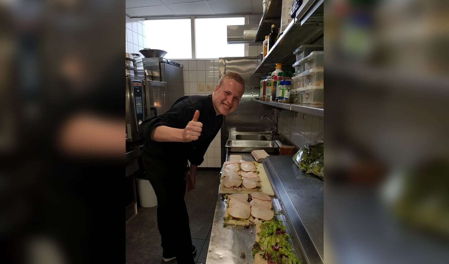 Plezier bij het maken van de gerechtjes voor de High Tea. Foto: PR