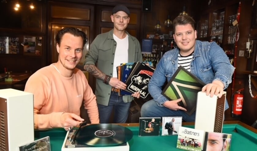 <p>De initiators, van links naar rechts Yannick Salemink, Tom Driesen en Pascal Reulink. Foto: Roel Kleinpenning</p>