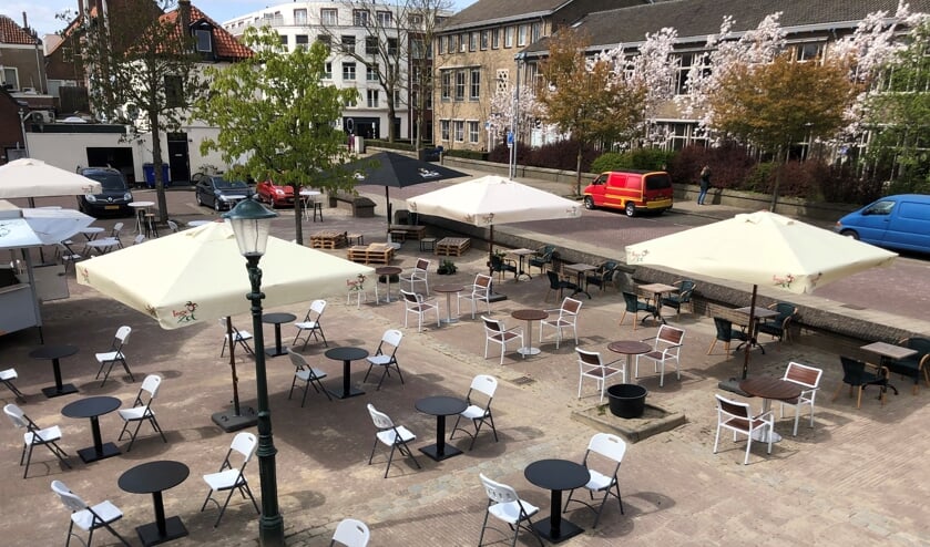 <p>De twee ruim opgezette terrassen op het Hubertusplein. Foto: PR</p>