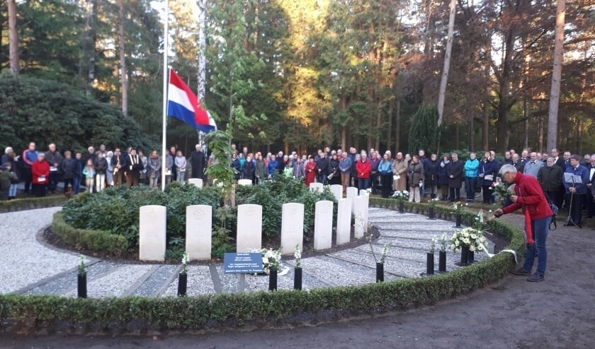 <p>In 2019 bestond er een massale belangstelling voor de 4 mei herdenking op de Algemene Begraafplaats. Foto: PR</p>
