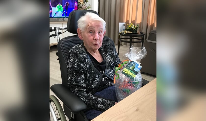 Mevrouw Centen toonde zich blij verrast. Foto: PR