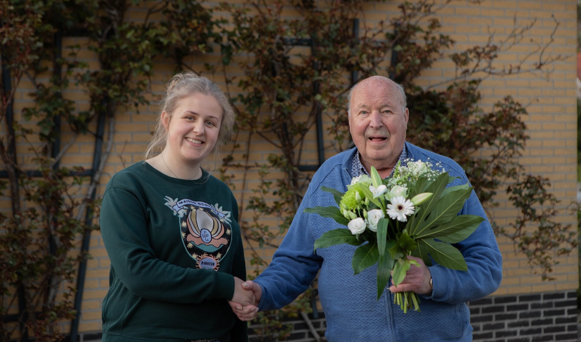 Bloemen voor Appie Warnshuis. Foto: PR