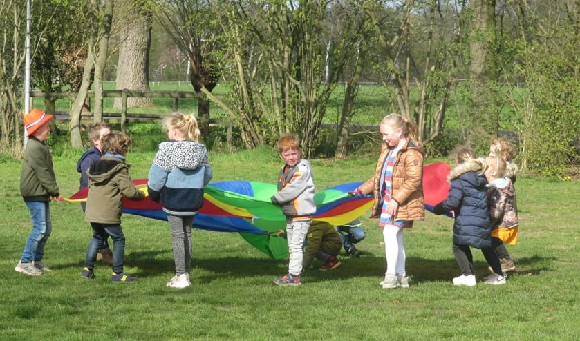 <p>De leerlingen van De Driesprong vermaakten zich opperbest met de Koningsspelen. Foto: PR </p>