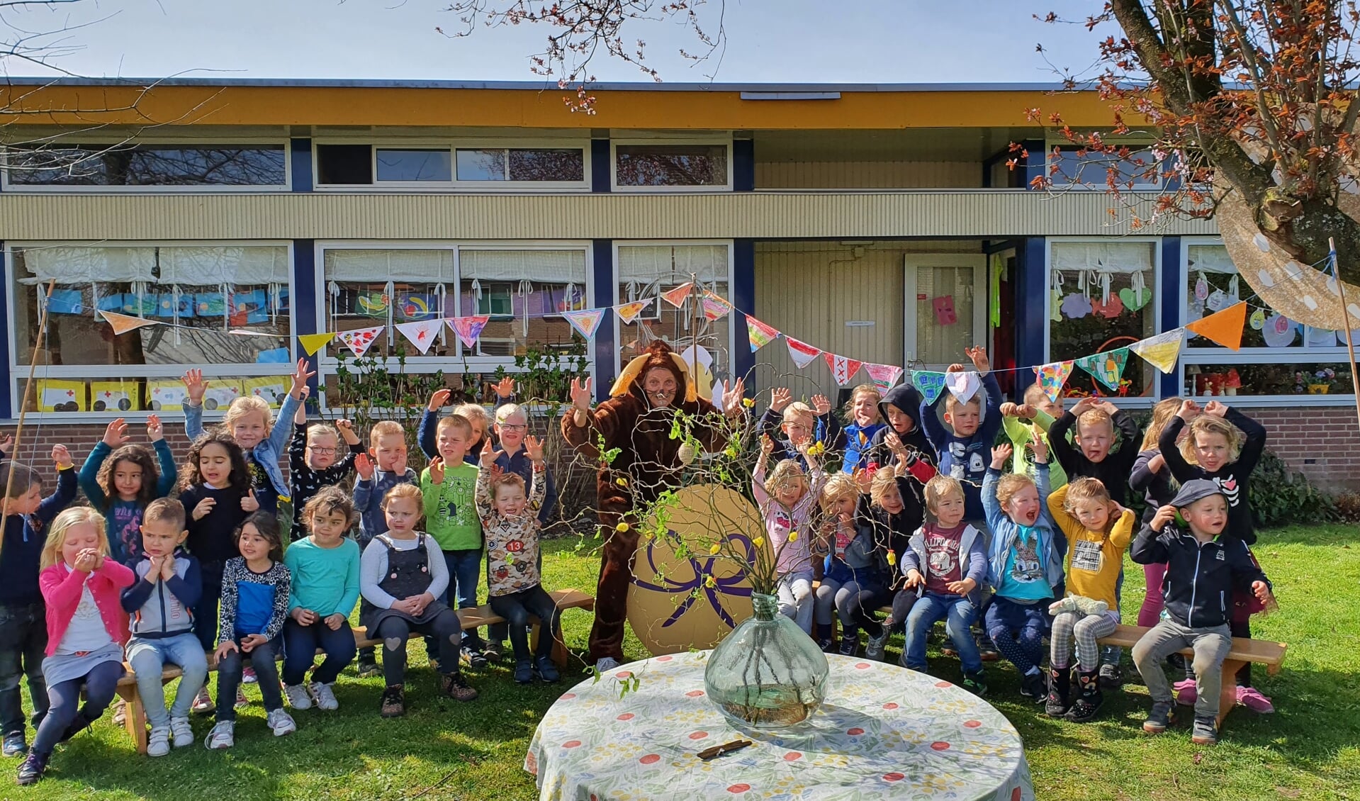 Vrolijke paasmiddag bij School Noord in Borculo. Foto: Elsbeth Heinen