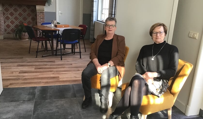 <p>Anja Jolink en Fanny Brinkman in het Leerhuys. Foto: Mirjam Rensink</p>