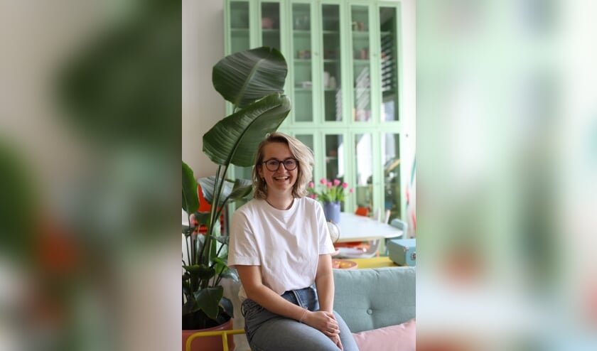 Lynn Rouwhorst in haar woning. Foto: Marije Kocken