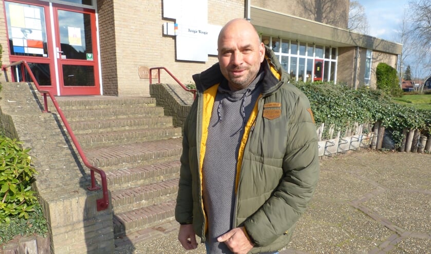 <p>Van Beek is nog altijd voorstander van verplaatsing Boogie Woogie naar Gerrit Komrij College. Foto: Bernhard Harfsterkamp</p>
