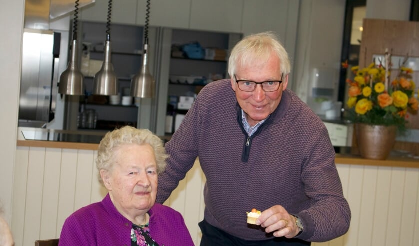 <p>Mevrouw Esselink met haar schoonzoon Tonni Worgoor. Foto: PR</p>