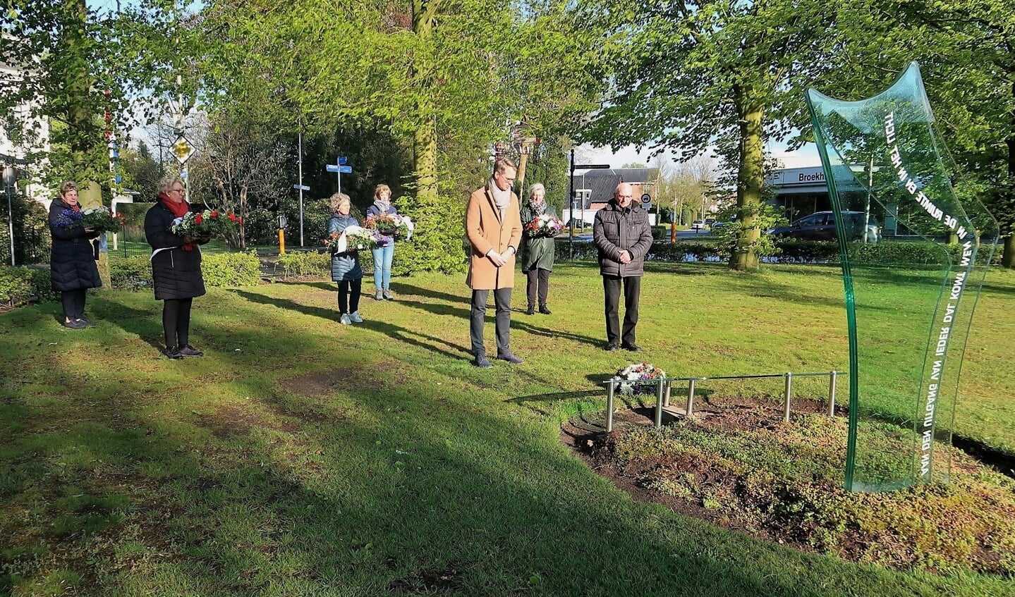 Dodenherdenking 2021 in Groenlo zonder publiek. Foto: Theo Huijskes