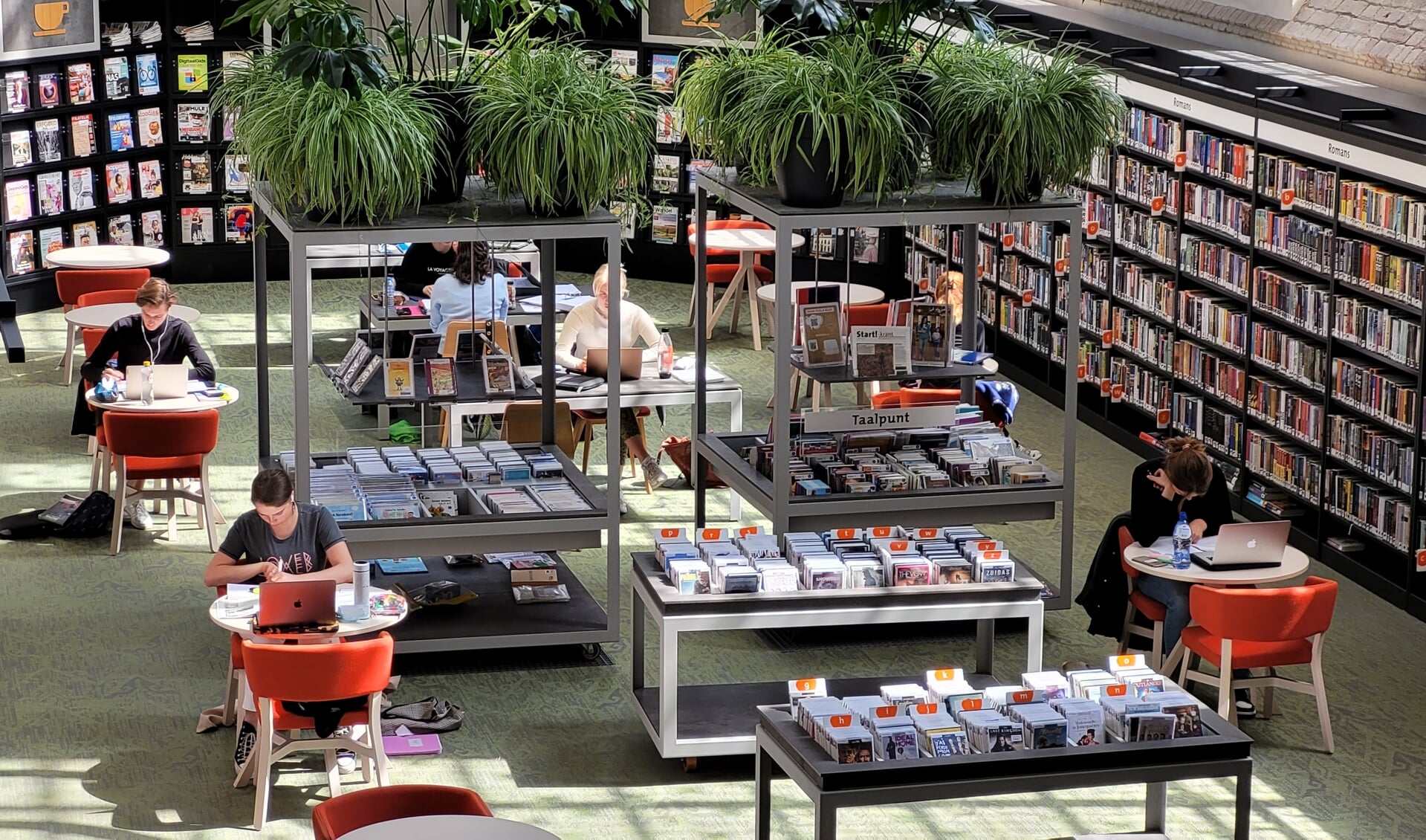 Scholieren kunnen ’s middags terecht in de bibliotheken van Zutphen, Lochem en Warnsveld om rustig te studeren. Foto: PR