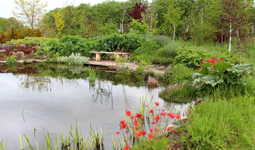 <p>Bij de Tuin Rondom geven de eigenaren een rondleiding met spannende verhalen over de planten én de dieren die op de tuin afkomen. Foto: PR</p>