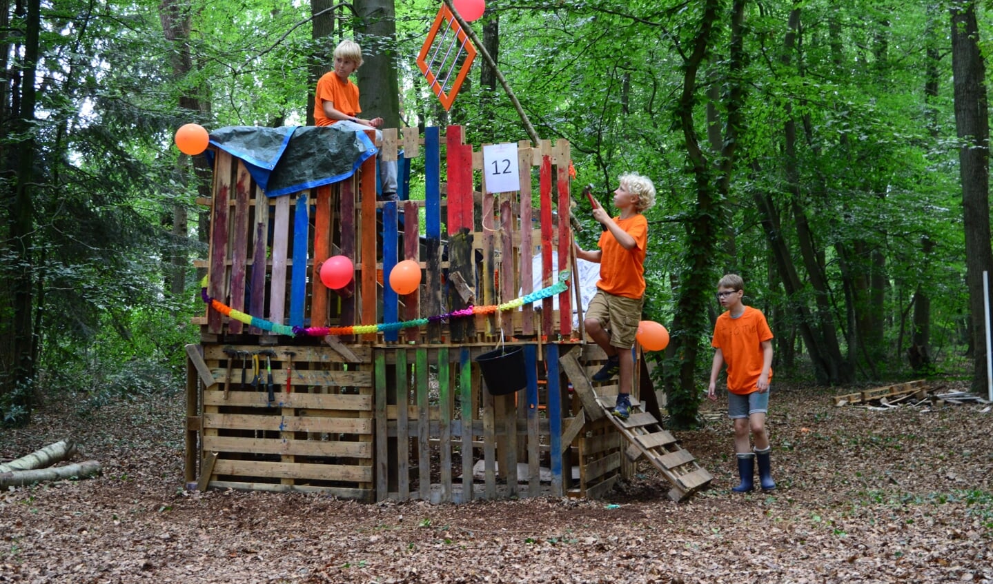 Kinderen in de basisschooltijd kunnen in een team hutten bouwen en verschillende spellen doen. Foto: PR