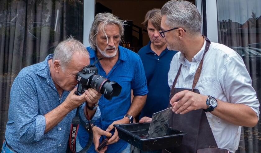<p>Foto: De deelnemers kunnen een coachingstraject winnen bij Lawrence Mooij, hier aan het werk voor zijn Tintype Portraits. Foto: Lawrence Mooij - Dutchfoto</p>