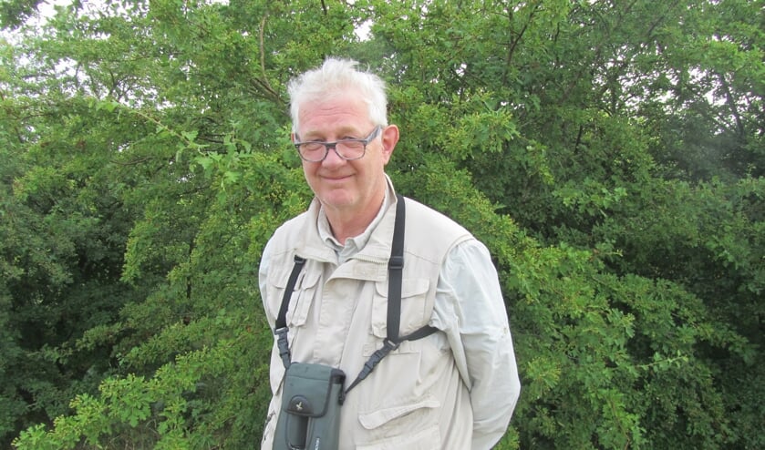 Robert Kwak in zijn domein, de trektelpost op de oude vuilnisbelt. Foto: Bernhard Harfsterkamp