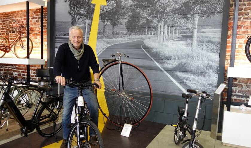 Raymond van Turnhout in de showroom. Foto: Clemens Bielen