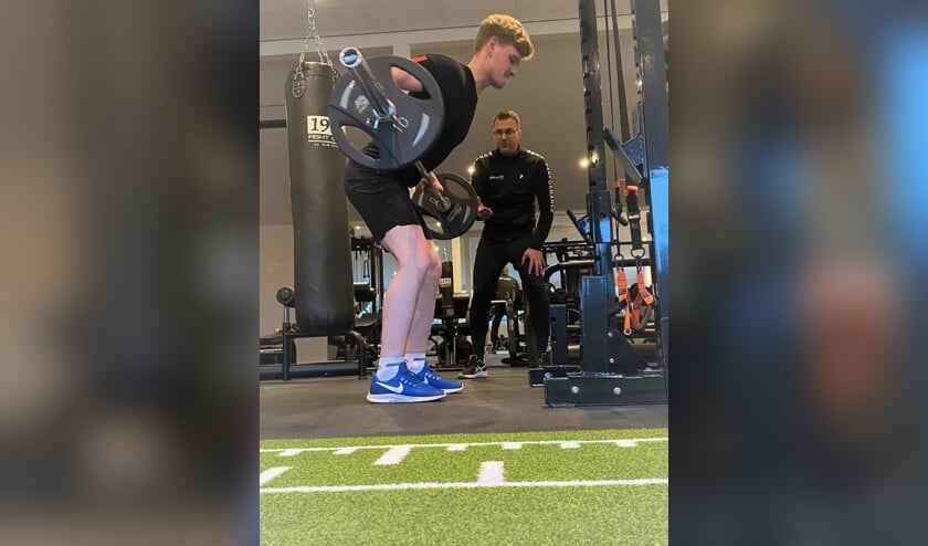 <p>Zijspancrosser Koen Hermans is blij met zijn personal trainer Bart Thuss. Eigen foto</p>
