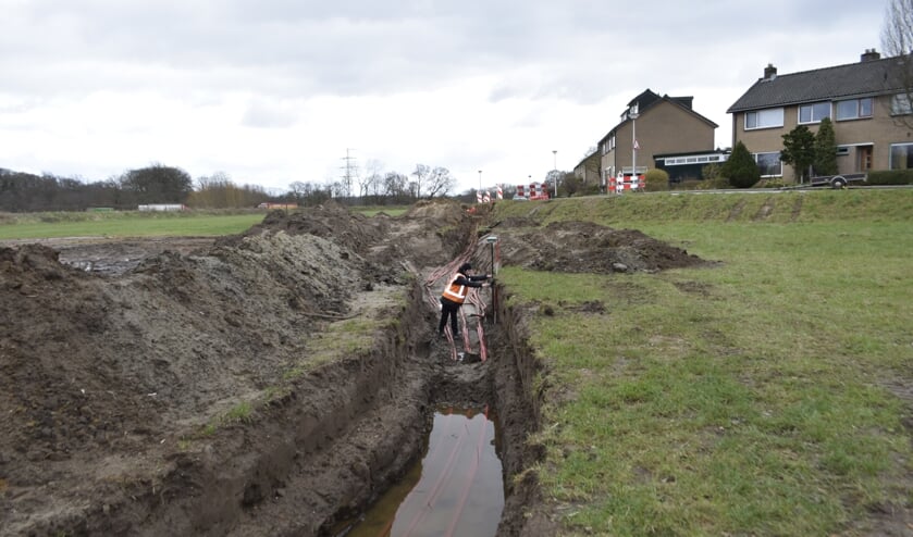 <p>Werkzaamheden op de locatie waar de kanonskogel werd gevonden. Foto's: Erfgoedcentrum Zutphen</p>