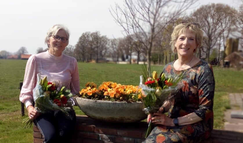 <p>Vrijwilligers Ria Hulshof (links) en Nel Flipse uit Oost Gelre zetten zich al 12,5 jaar in voor jonge gezinnen als Home-Start vrijwilliger. Foto: Home-Start</p>
