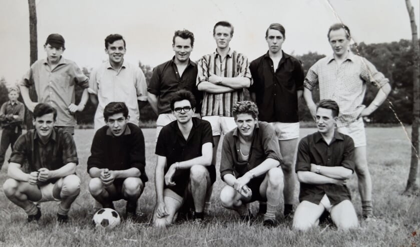 <p>Het voetbalelftal uit Dale. Foto: collectie Leo van der Linde</p>