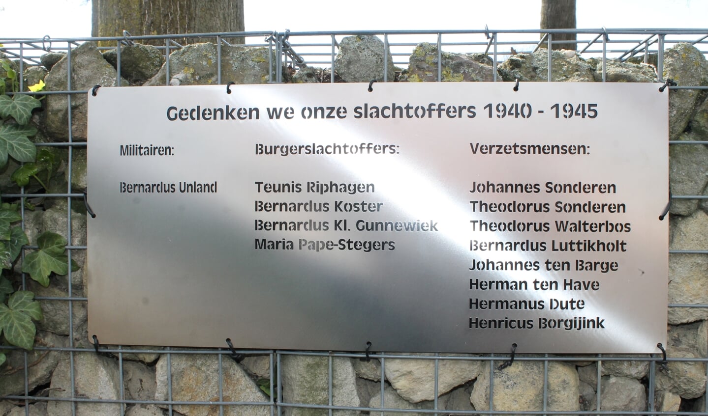 De herdenkingsplaat met hierop de namen van de slachtoffers 1940-1945. Foto: eigen foto