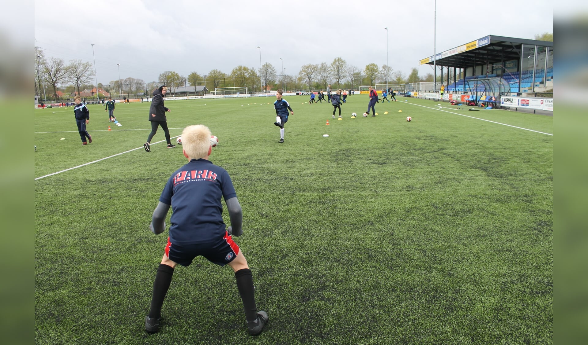 Drukte en veel enthousiasme op de velden van FC Eibergen. Foto: PR