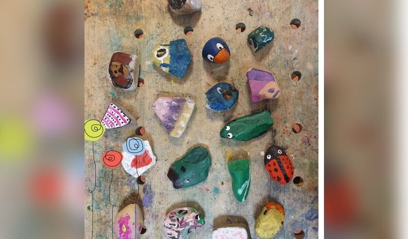 <p>Kinderen van BSO PretLab hebben keien omgetoverd tot ware kunstwerken. Foto: PR</p>