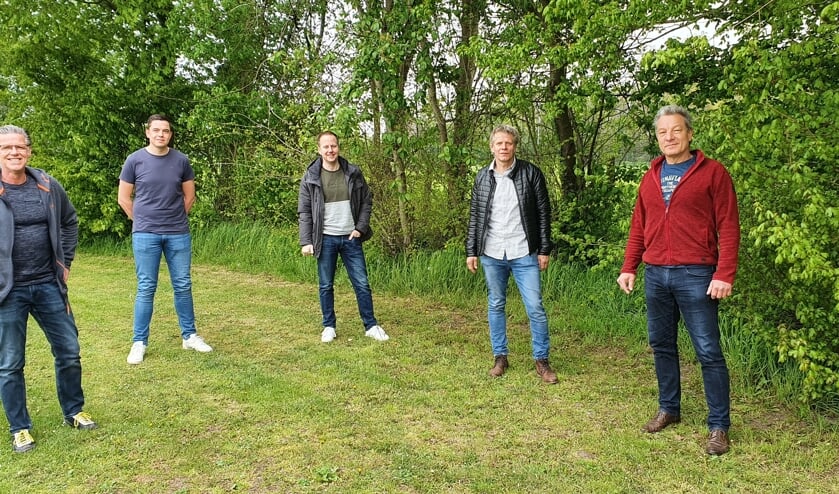 <p>De werkgroep UNO’21 met (vlnr) Herbert Hork (Sp. Haarlo), Timon Hondorp (EGVV), Jeroen ten Bras (Reünie), Bert Reurslag (GSV’63) en Erik Krabbenborg (stuurgroeplid namens GSV’63). Foto: Rob Weeber</p>
