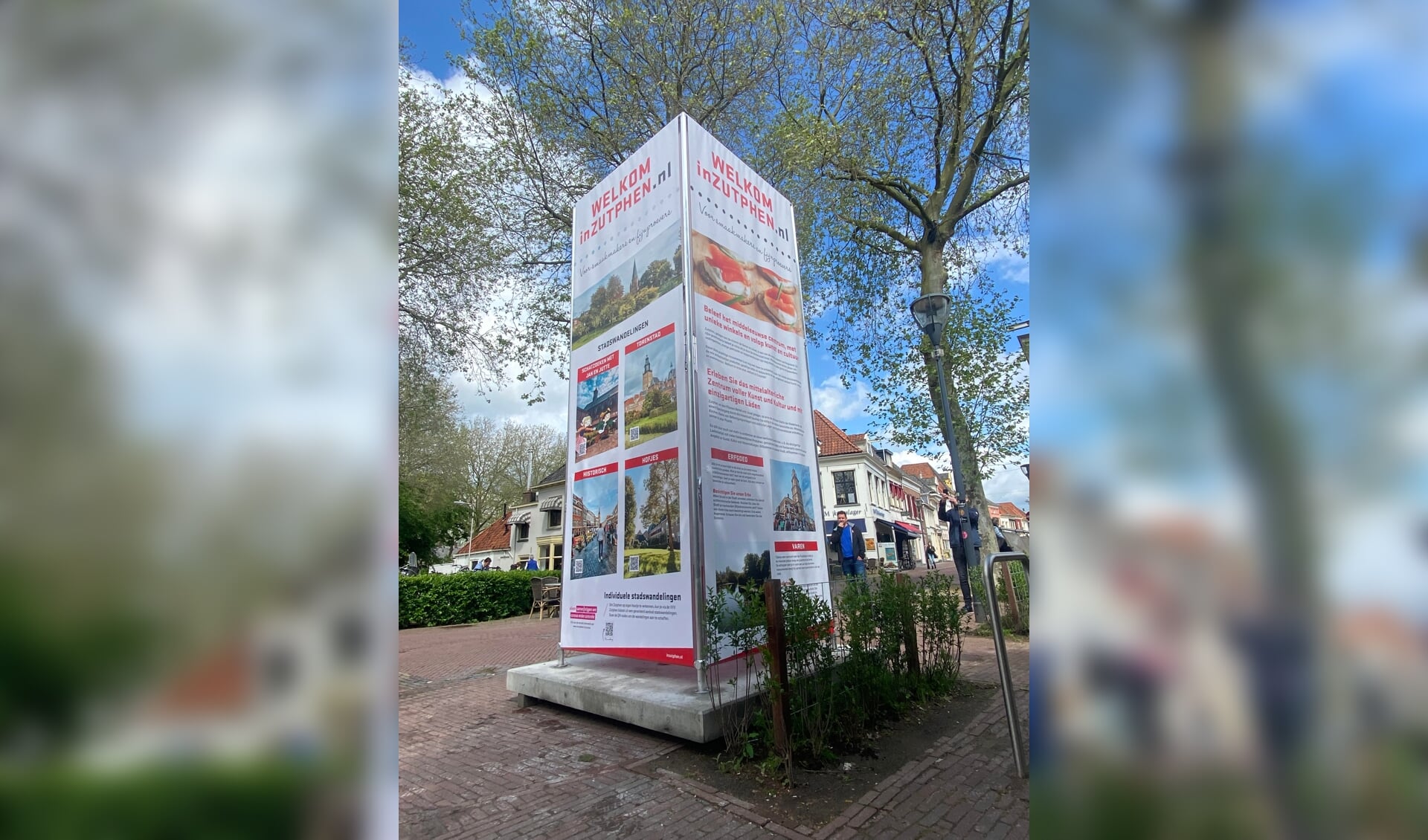 Op zes locaties in het centrum van Zutphen treft men deze nieuwe pilaren met informatie aan. Foto: InZutphen