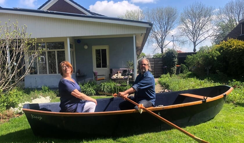 Theatergroep Dorst is één van de deelnemers aan DinXperience met de voorstelling 'Hij en Zij komen op in een bootje'. Foto: PR