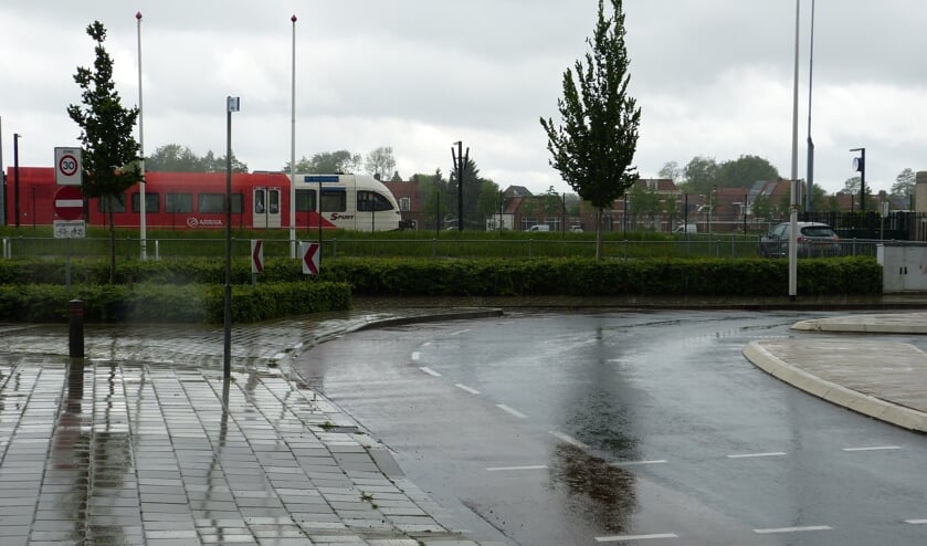 Voorlopig gaat de Dingstraat hier nog niet onder het spoor door. Foto: Bernhard Harfsterkamp