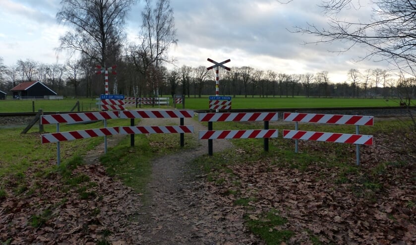 <p>Spoorwegovergang wordt dit jaar afgesloten, tunnel voor fietsers en voetgangers komt later. Foto: archief Bernhard Harfsterkamp</p>