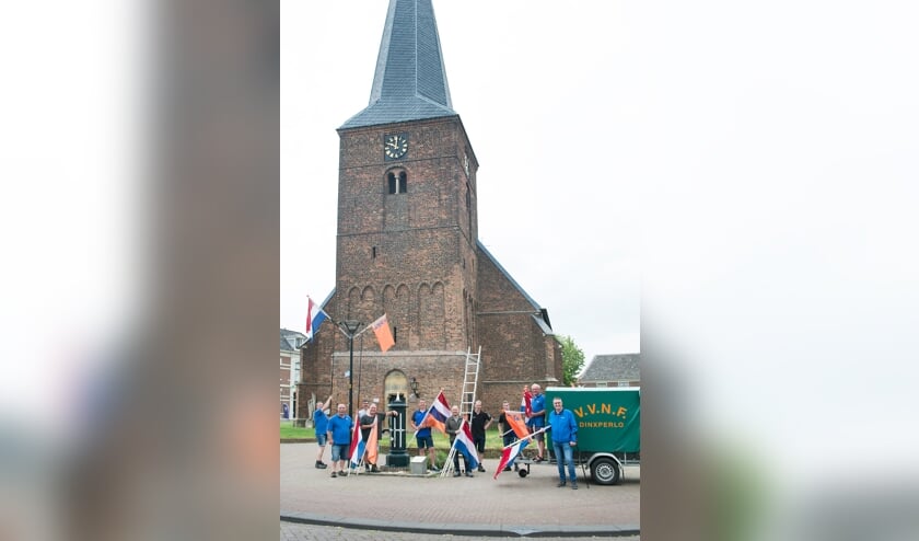 <p>Dinxperlo laat sinds zaterdag echt zien achter Oranje te staan. Foto: Laura Heusinkveld </p>