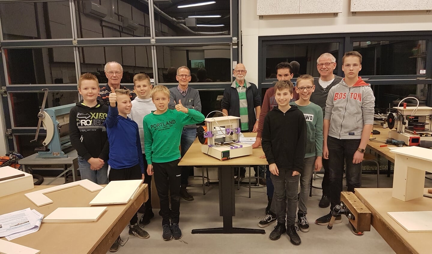 Kinderen bouwen hun eigen 3D printer in Berkelland. Foto: PR