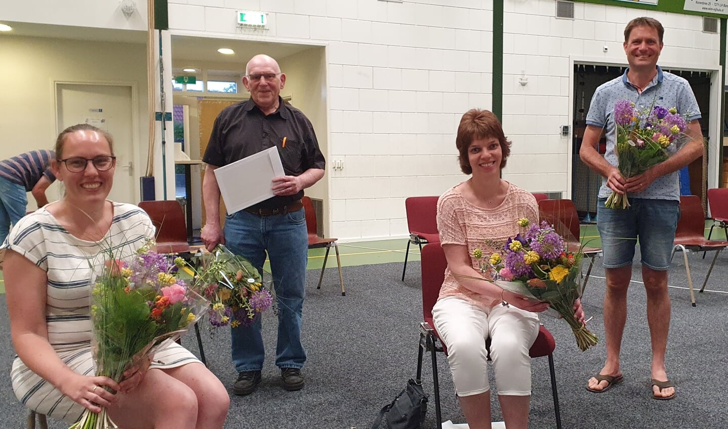 Amicitia jubilarissen (vlnr) Gerty Schreibelt, Henk Besselink, Marieke Meerbeek, Richard Teunissen en Mirjam ten Berge. Foto: Rob Weeber