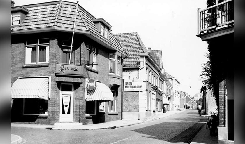 <p>Winkelpanden aan de Landstraat in Aalten. Foto: collectie Leo van der Linde</p>