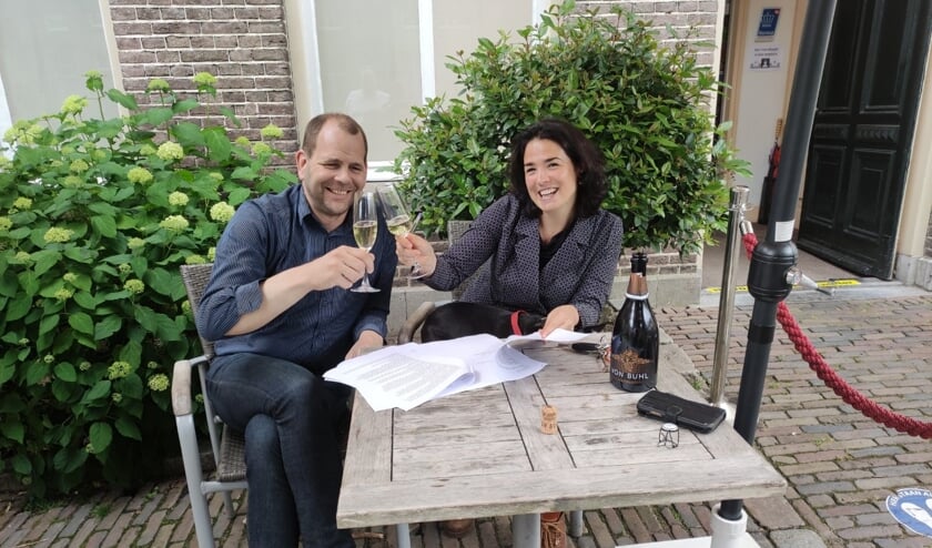 <p>Gijs Peteroff (l), exploitant van het Genietcafé dat Tessa's Place overneemt van Tessa Harbers. Foto: PR</p>